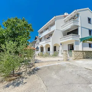 Mate Apartman